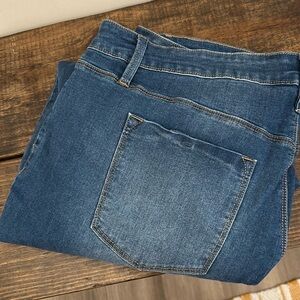 Barely worn ankle high rise jeans